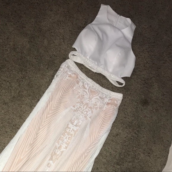 Two piece beaded wedding dress. Never worn - Picture 5 of 8